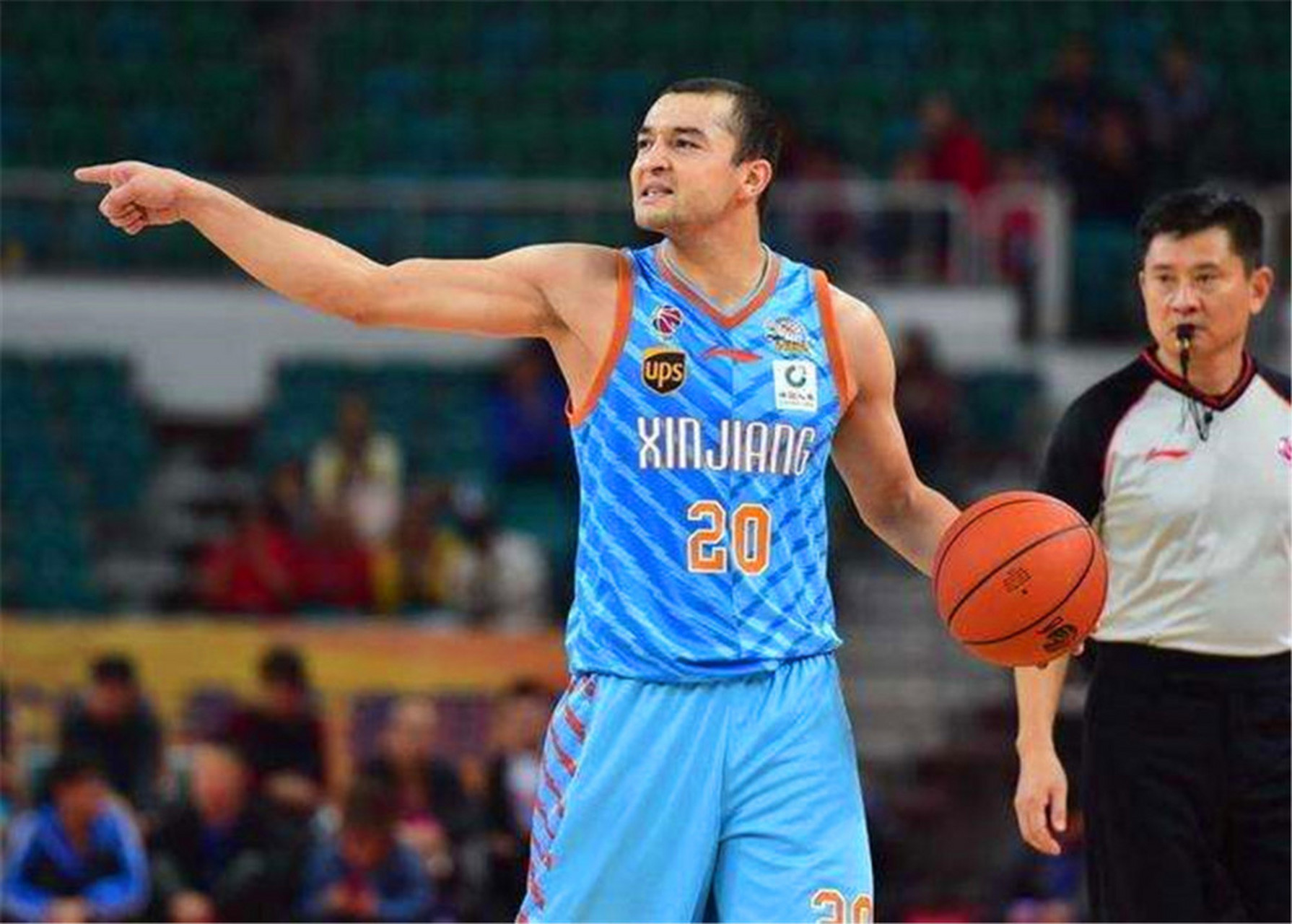 开云体育-法兰克福训练开放日，集结日临场应变引欢呼，CBA季后赛在即，年轻球员得到机会的简单介绍