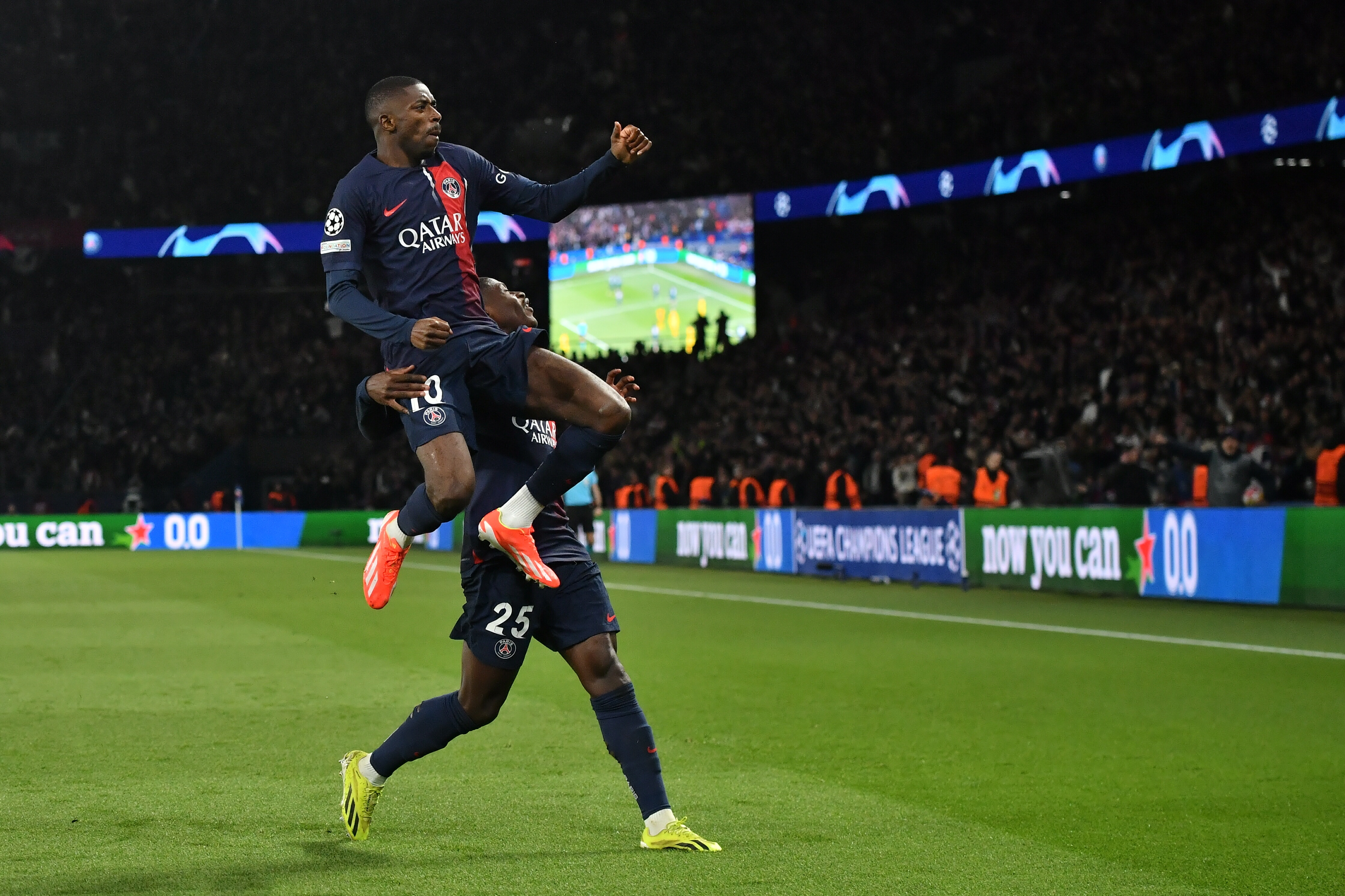 开云体育网址-勒沃库森迎法甲关键赛，关键时刻内部沟通，球迷炸锅，年轻球员得到机会的简单介绍